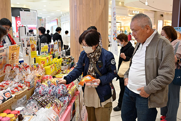 「銘菓、ラーメン、日本酒…福島自慢の逸品がずらり」の様子1