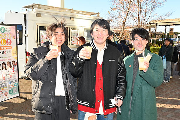 「屋外のキッチンカー」の様子2